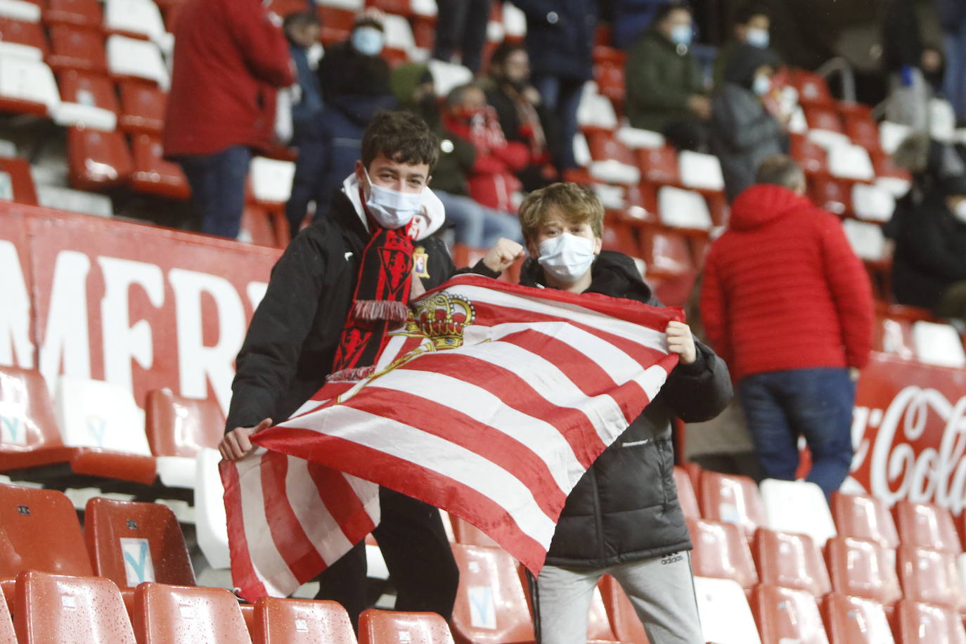 Fotos: ¿Estuviste en el Sporting - Fuenlabrada? ¡Búscate!