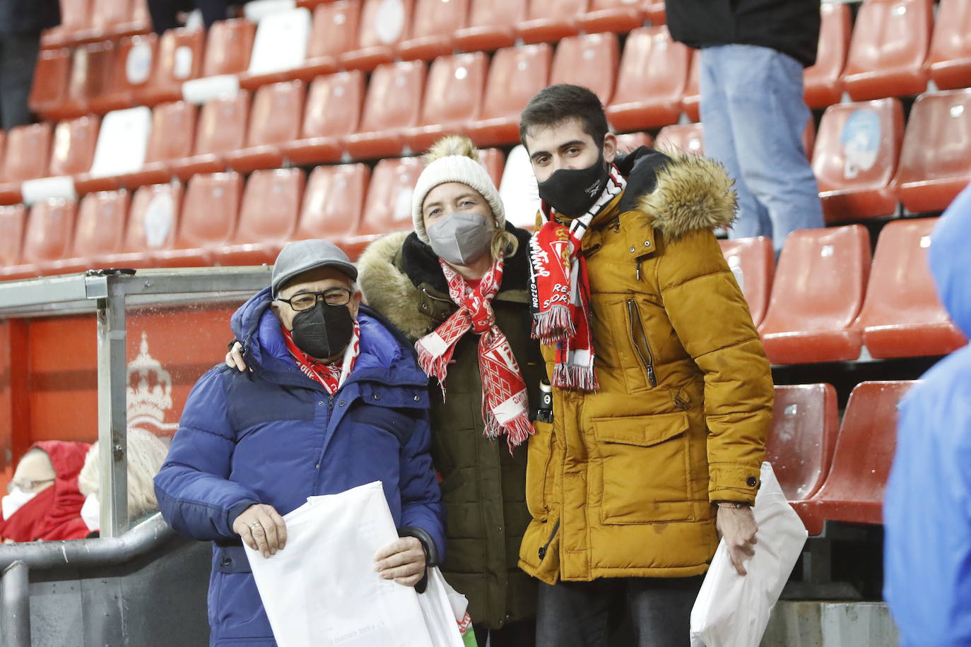 Fotos: ¿Estuviste en el Sporting - Fuenlabrada? ¡Búscate!