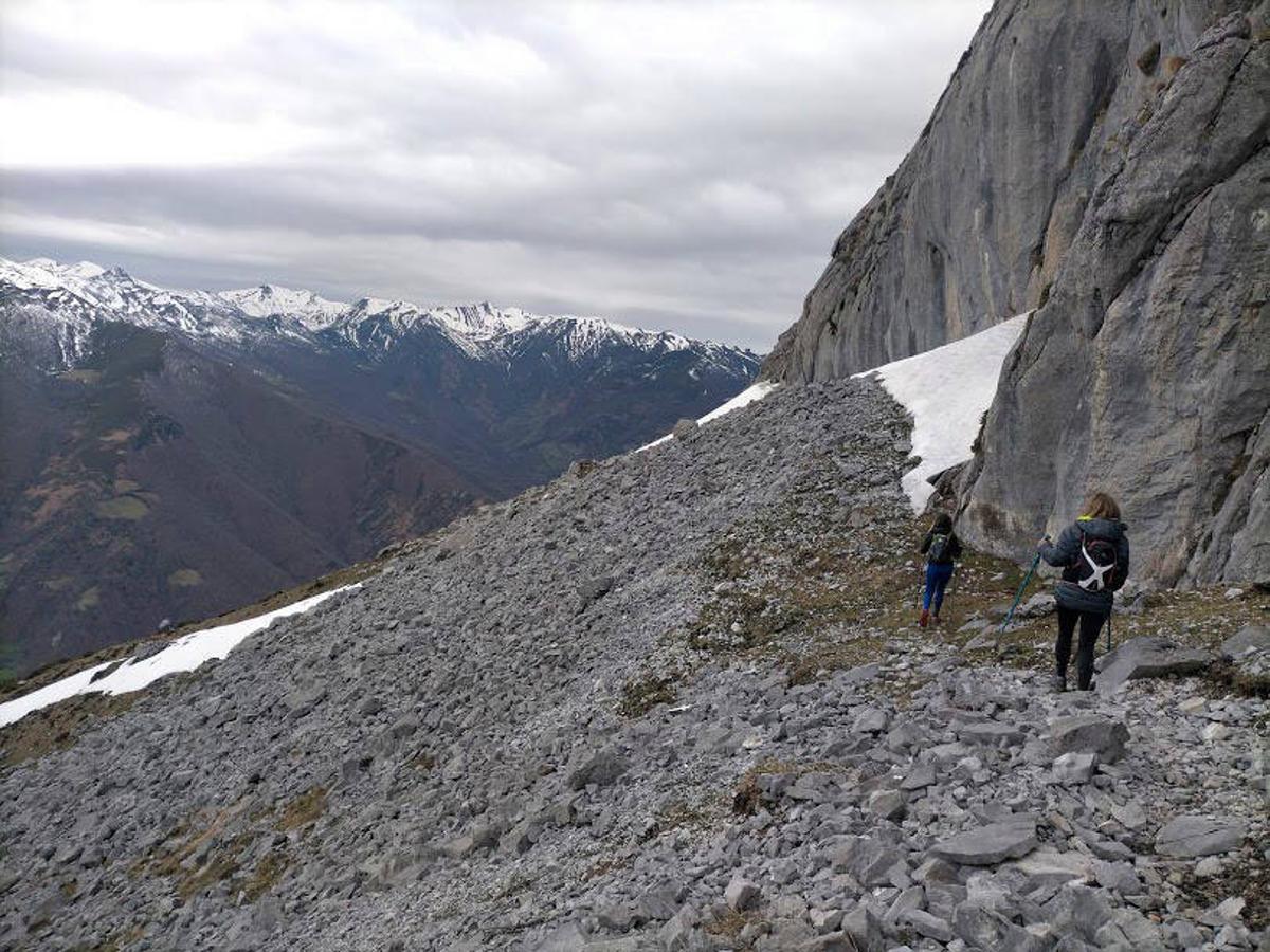 Nieve de camino a Peña Redonda.