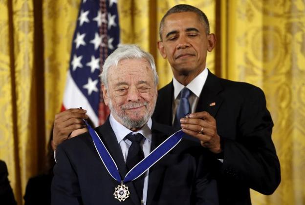 Stephen Sondheim, condecorado por el entonces presidente de EE UU, Barack Obama, con la Medalla Presidencial de la Libertad. 