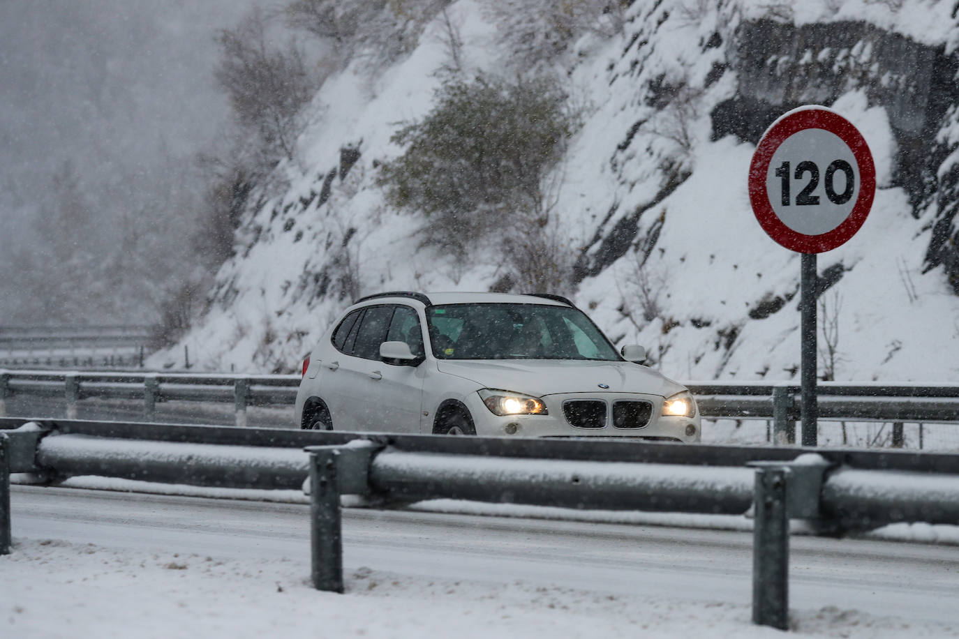 Fotos: La impresionante nevada en Somiedo