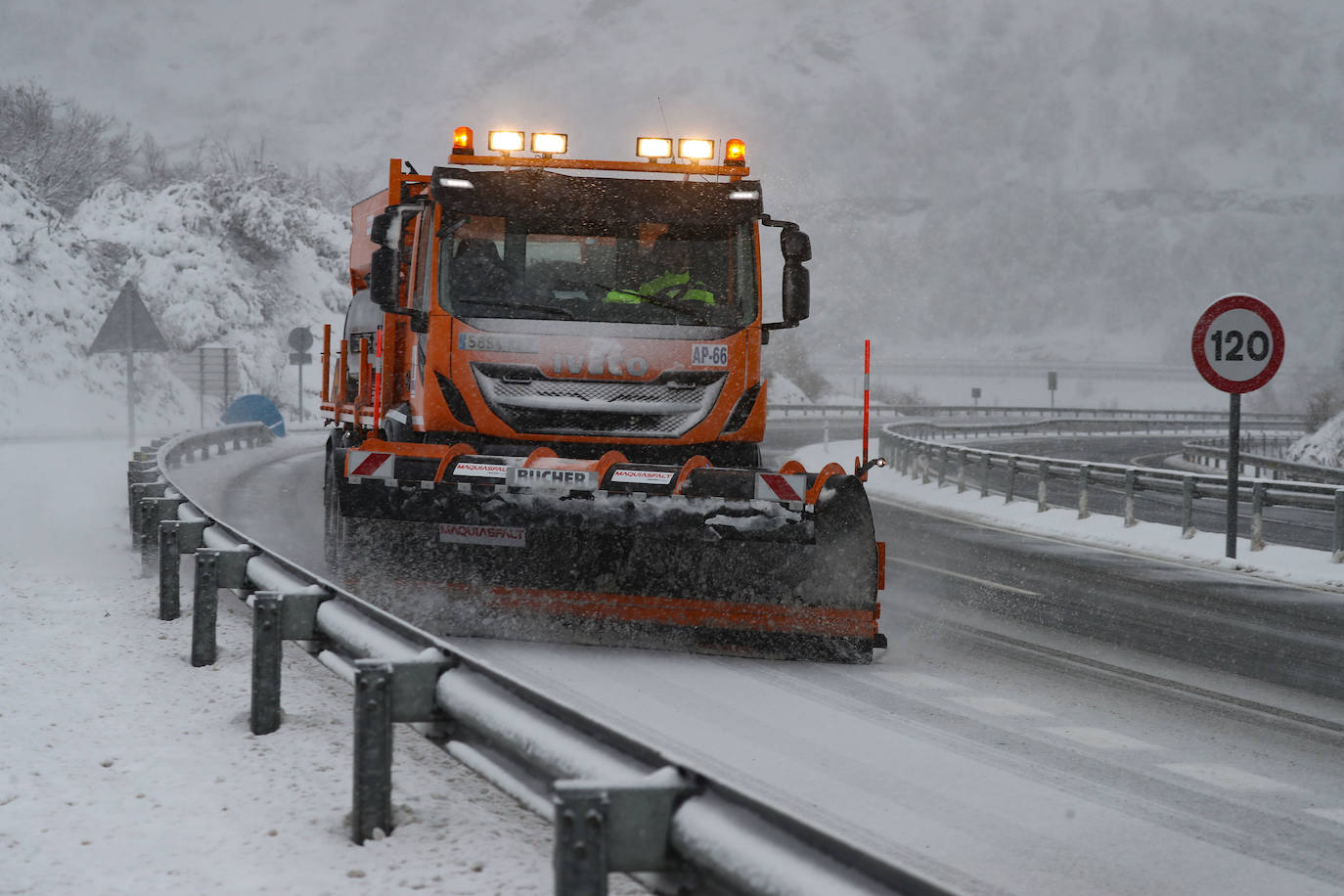 Fotos: La impresionante nevada en Somiedo