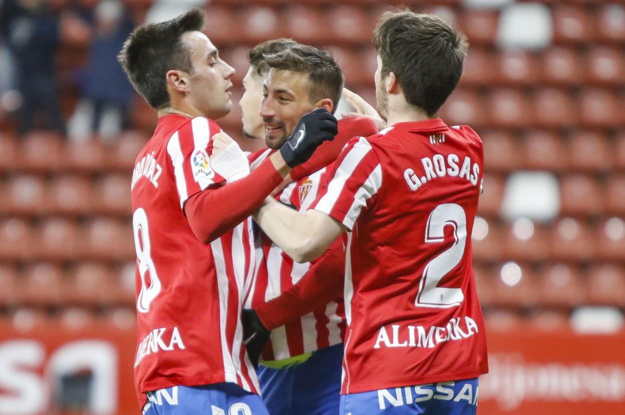 Pedro Díaz y Aitor García durante la celebración del gol. 