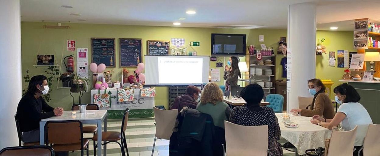 Claudia Sainz, durante el taller celebrado en La Baragaña. 