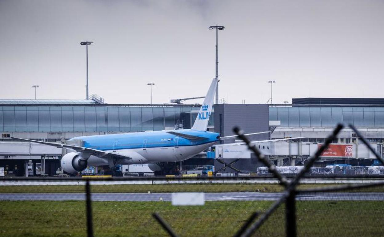 Imagen de uno de los aviones llegados a Holanda con contagiados. 