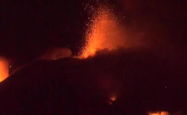 Se abre una nueva boca emisora en el volcán de La Palma