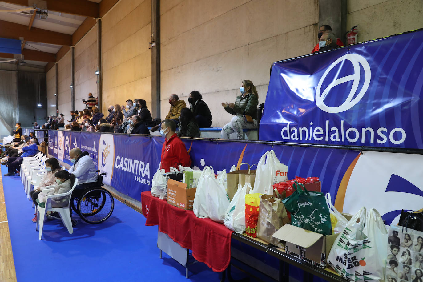 «Tenemos que hacer todo lo posible para ayudar a los deportistas adaptados». Bajo esta premisa, Avilés reunió un elenco de deportistas, entre los que había rostros muy reconocibles de gente solidarizada con la causa como Saúl Cravioto, oro olímpico en las citas de Pekín 2008 y Río de Janeiro 2016, la leyenda paralímpica Alberto Suárez, y Joaquín Alonso, el hombre que más veces vistió la camiseta del Sporting y actual representante de Relaciones Institucionales en la entidad rojiblanca.