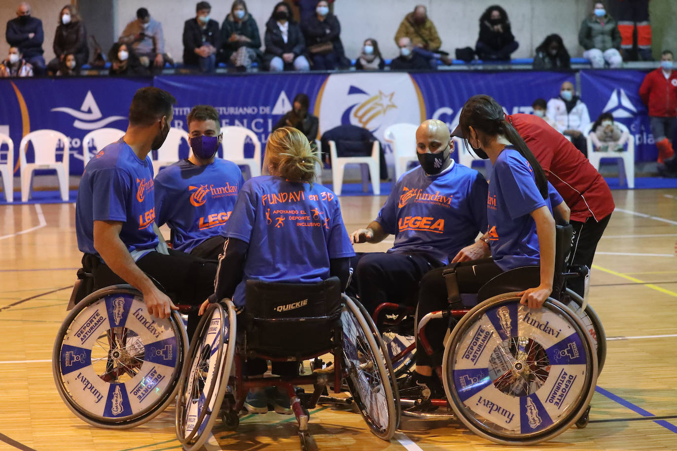 «Tenemos que hacer todo lo posible para ayudar a los deportistas adaptados». Bajo esta premisa, Avilés reunió un elenco de deportistas, entre los que había rostros muy reconocibles de gente solidarizada con la causa como Saúl Cravioto, oro olímpico en las citas de Pekín 2008 y Río de Janeiro 2016, la leyenda paralímpica Alberto Suárez, y Joaquín Alonso, el hombre que más veces vistió la camiseta del Sporting y actual representante de Relaciones Institucionales en la entidad rojiblanca.