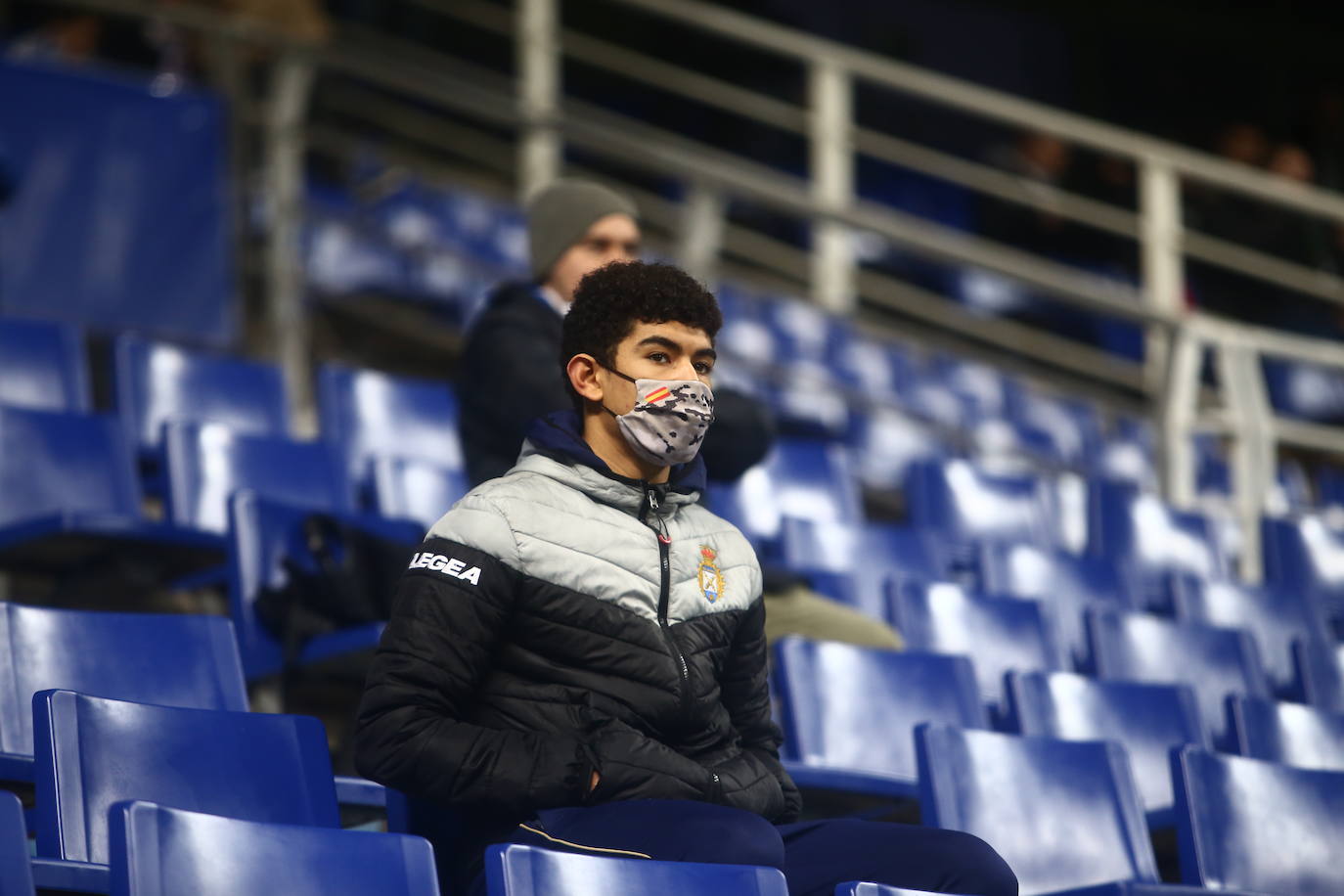 Buscate en la grada del Tartiere en el partido Real Oviedo Alcorcón