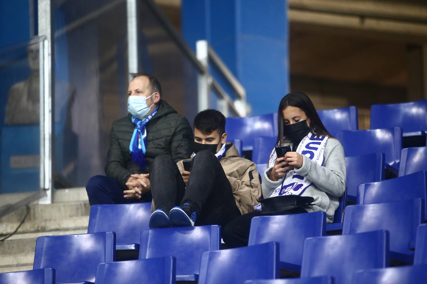 Buscate en la grada del Tartiere en el partido Real Oviedo Alcorcón