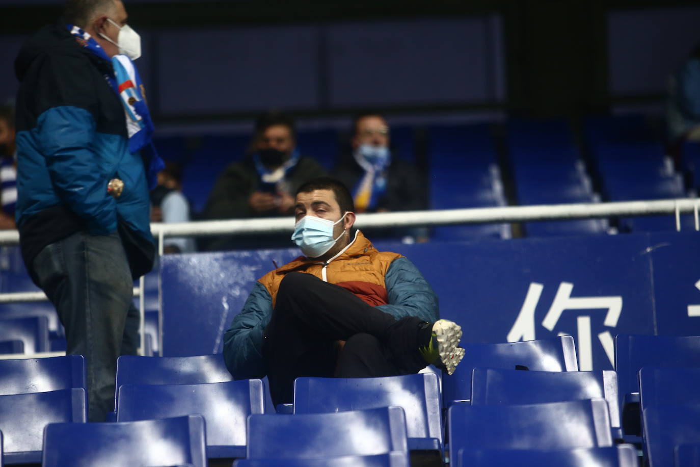 Buscate en la grada del Tartiere en el partido Real Oviedo Alcorcón