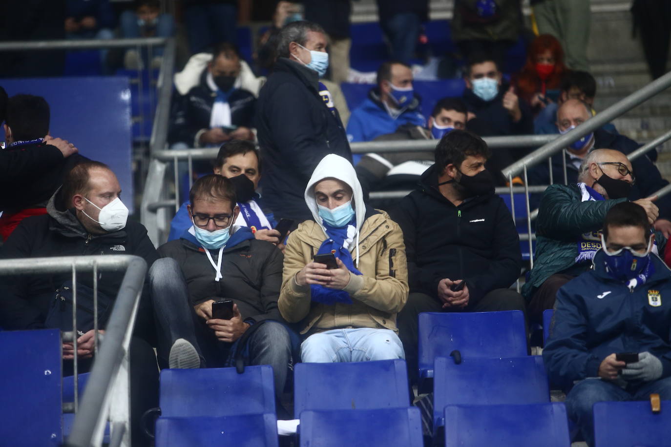 Buscate en la grada del Tartiere en el partido Real Oviedo Alcorcón