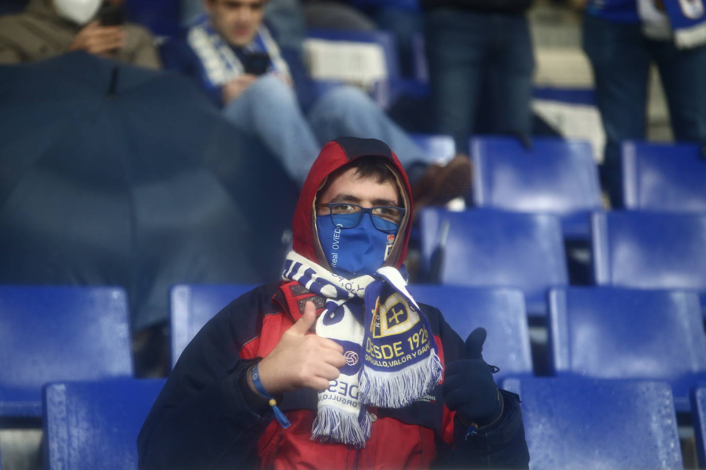 Buscate en la grada del Tartiere en el partido Real Oviedo Alcorcón