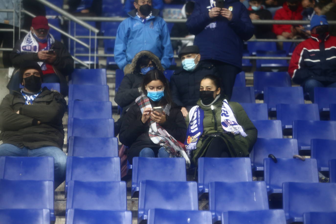 Buscate en la grada del Tartiere en el partido Real Oviedo Alcorcón