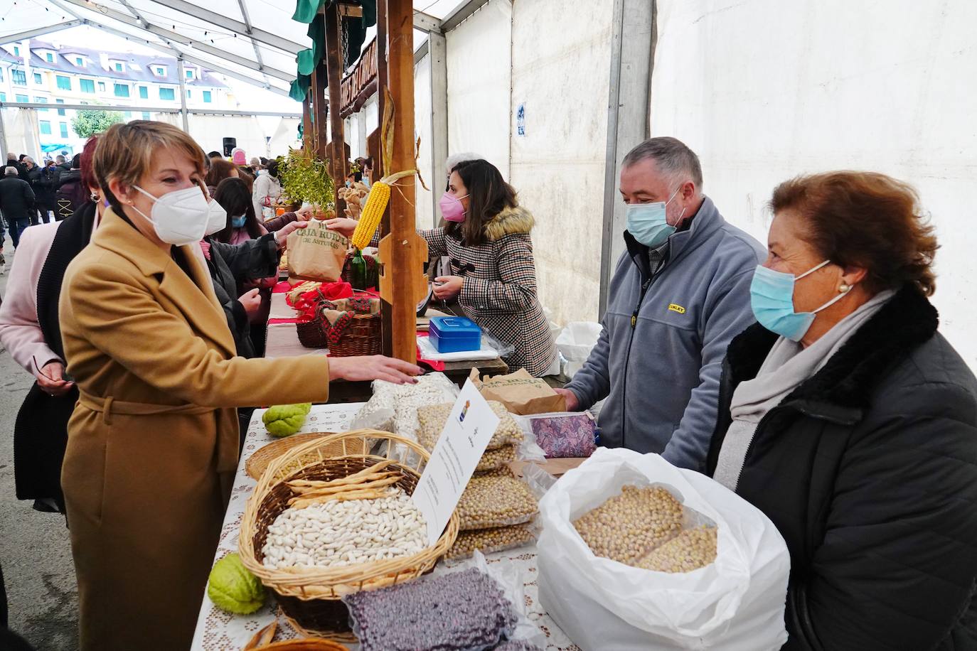 Fotos: Víctor Manuel anima la Feria de les Fabes de Colunga