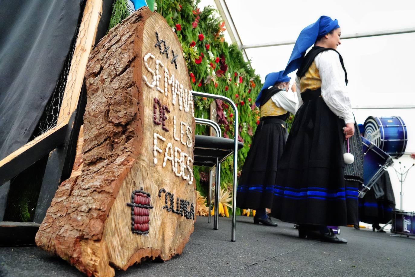 Fotos: Víctor Manuel anima la Feria de les Fabes de Colunga