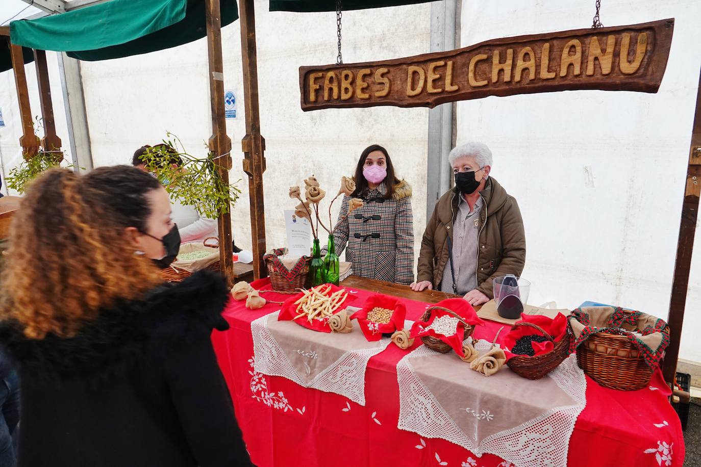 Fotos: Víctor Manuel anima la Feria de les Fabes de Colunga