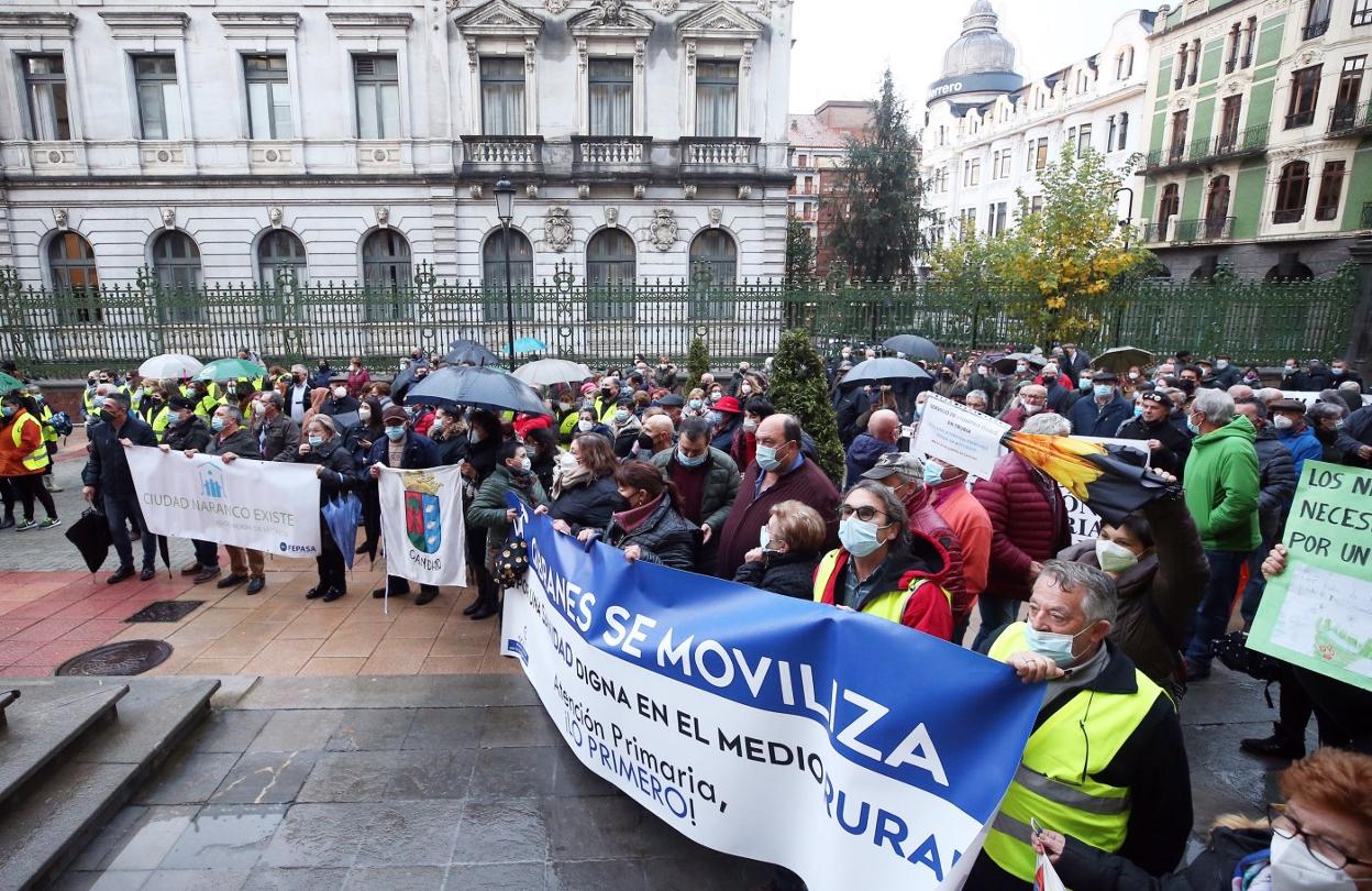 Manifestación que tuvo lugar en Oviedo el 25 de noviembre por la falta de médicos en Atención Primaria. 