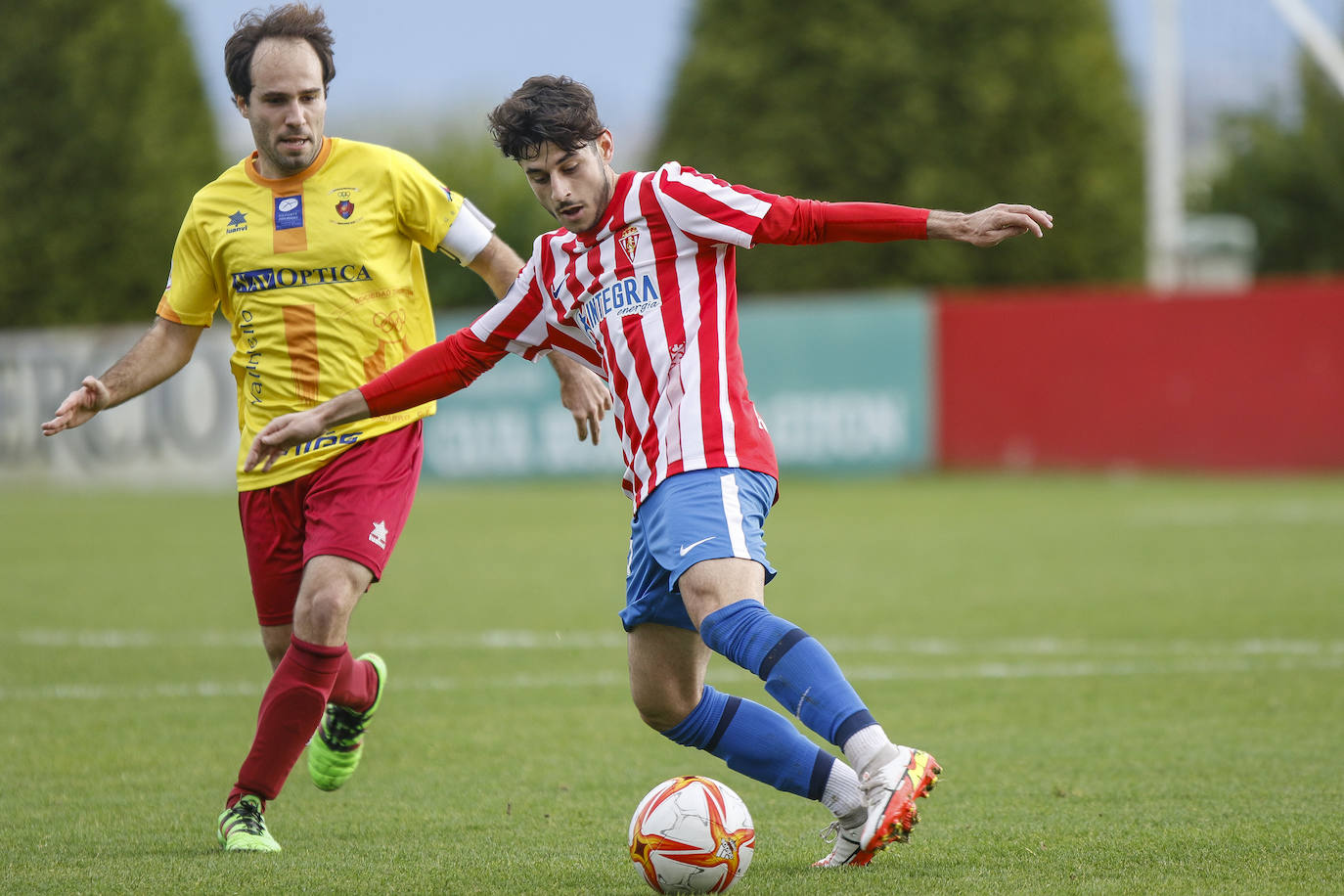 Fotos: Las mejores imágenes de la victoria del Sporting B ante el Navarro