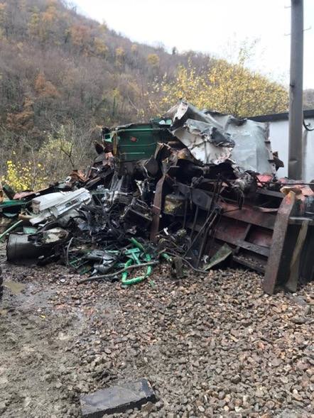 Diez días lleva Asturias sin tráfico ferroviario con la meseta por un argayo entre las estaciones de Campomanes y Puente de los Fierros que provocó el descarrilamiento de un tren de mercancías.