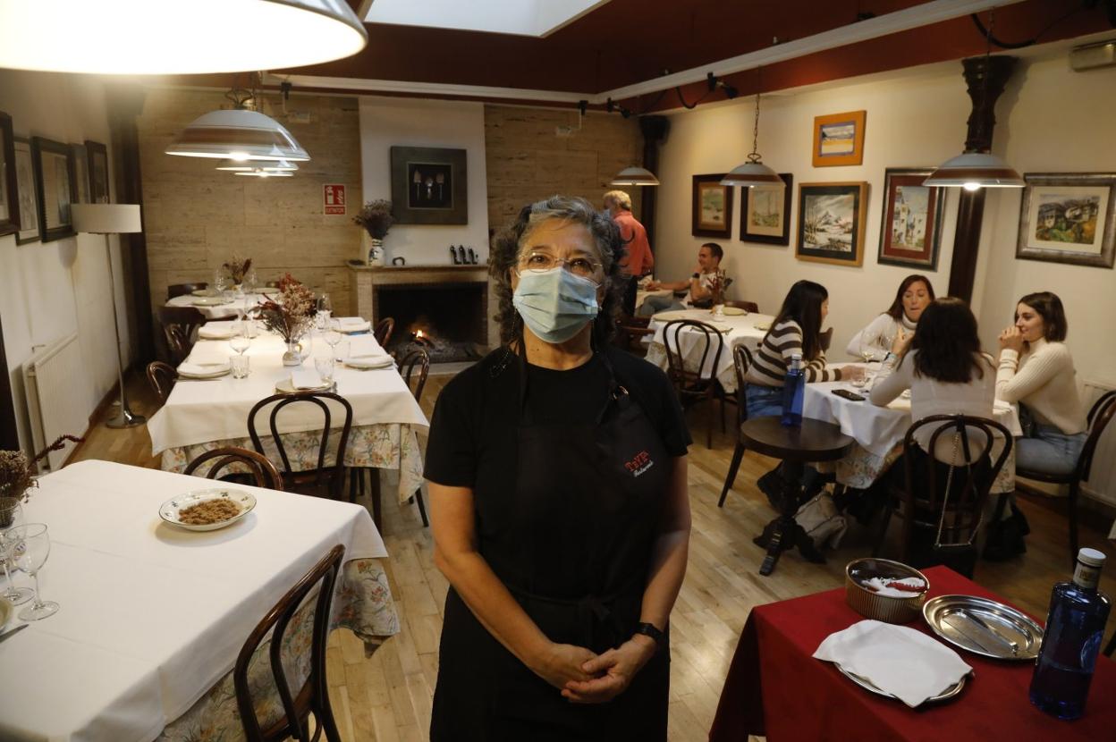 Aurora González regenta el restaurante Tekia en Moreda.