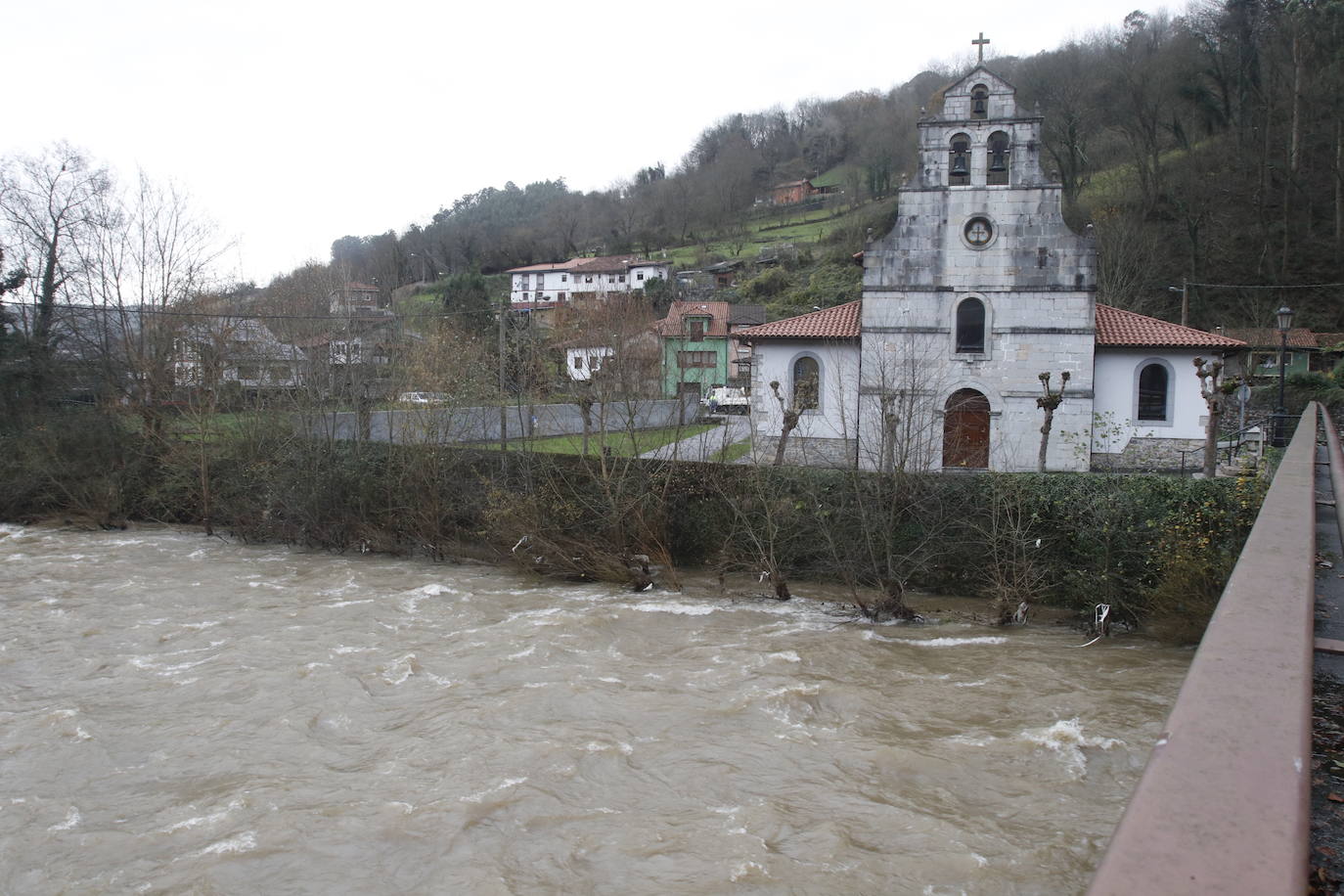 Fotos: Alto caudal en el Nalón, el Trubia y el Nora