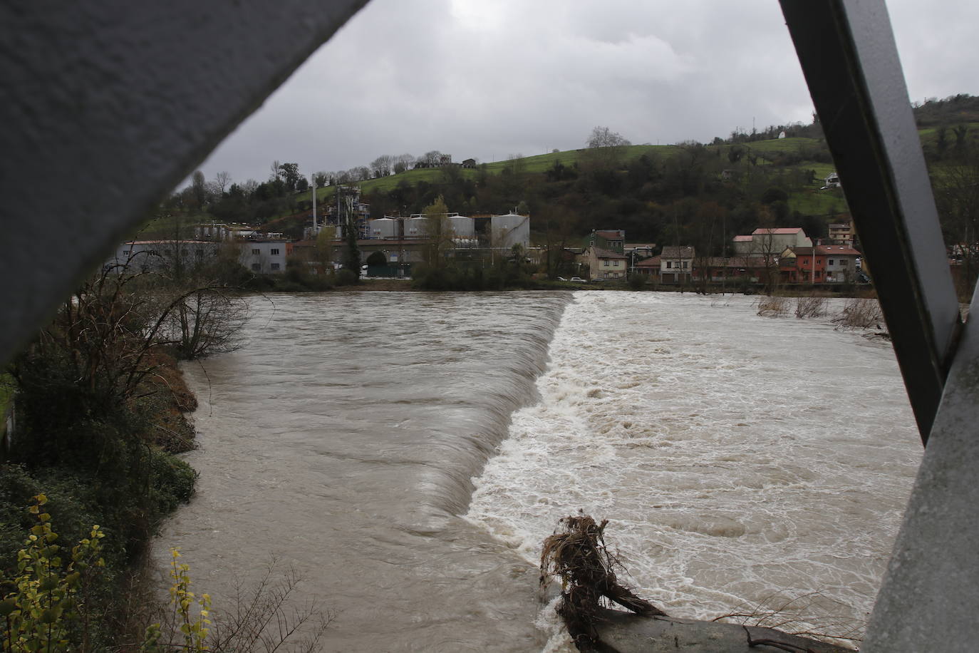 Fotos: Alto caudal en el Nalón, el Trubia y el Nora