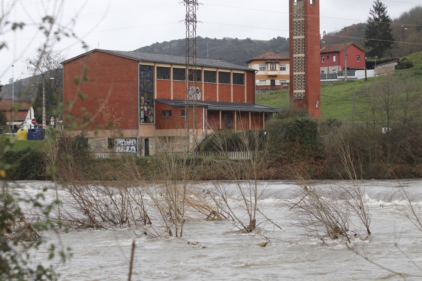 Fotos: Alto caudal en el Nalón, el Trubia y el Nora