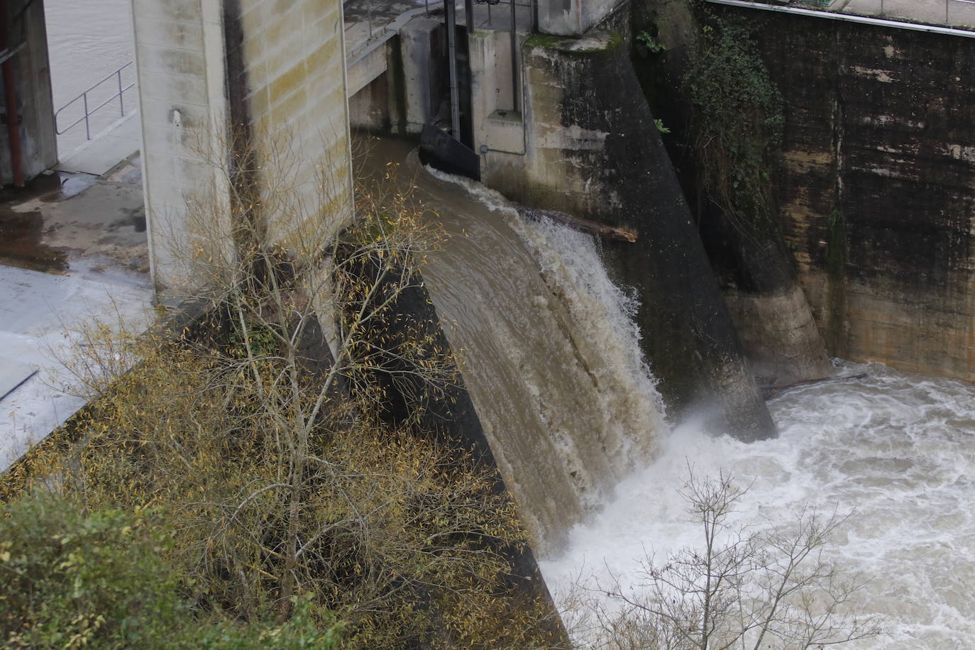 Fotos: Alto caudal en el Nalón, el Trubia y el Nora