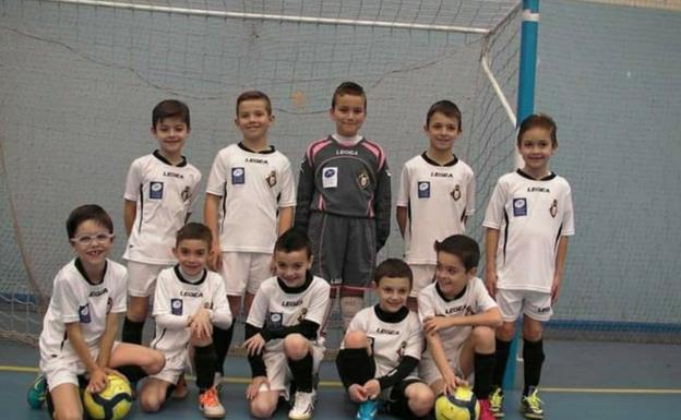 Dani y Ramón, de pequeños comparten equipo de fútbol sala antes de dar el paso a campo grande. 