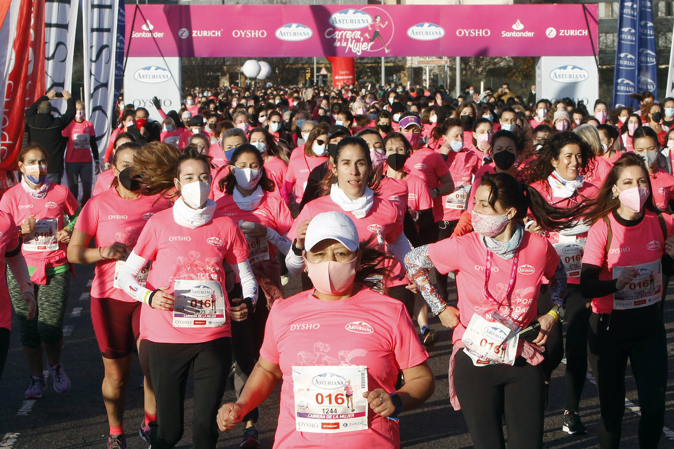 3.500 corredoras han participado este domingo en la Carrera de la Mujer celebrada en las calles de Gijón 