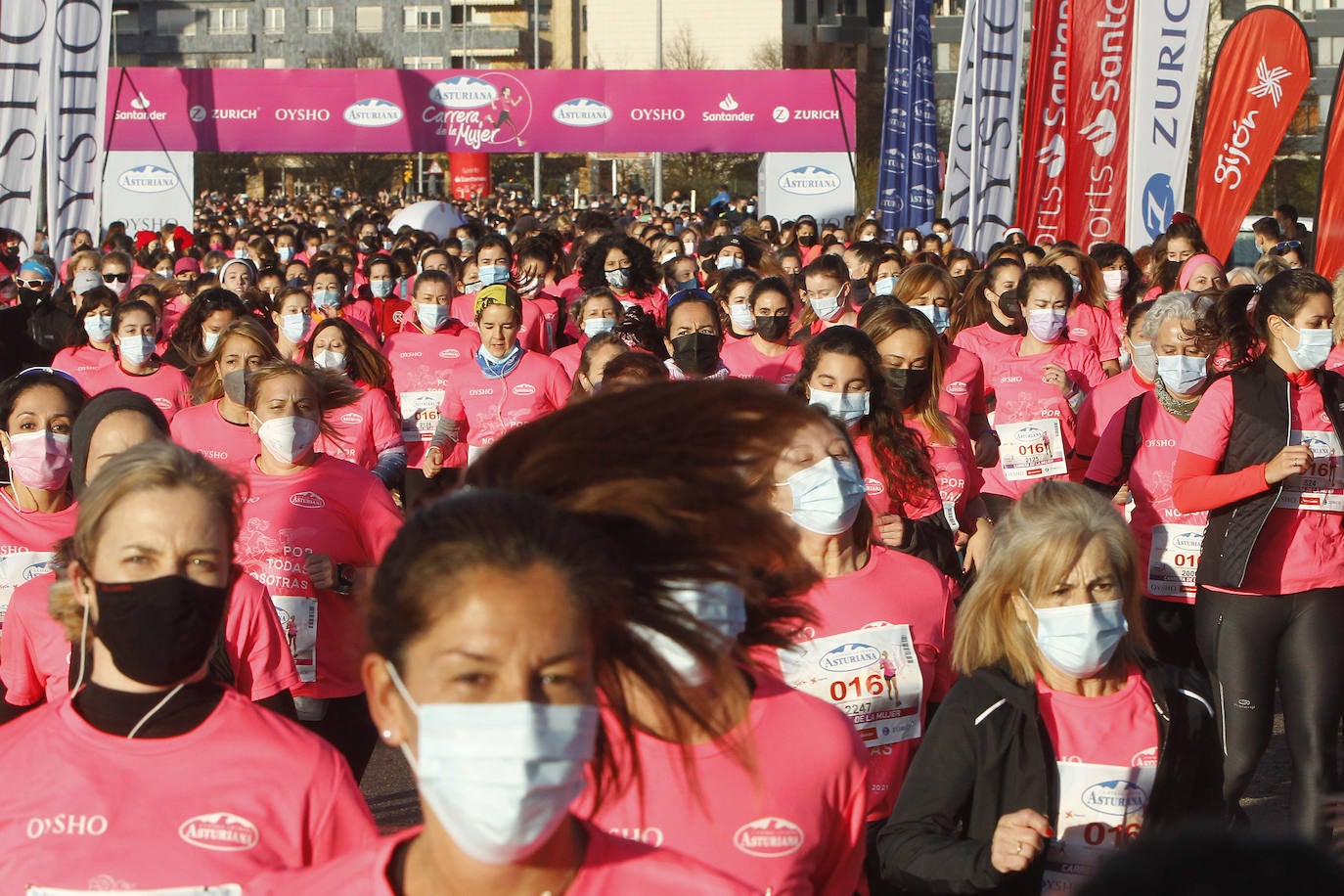 3.500 corredoras han participado este domingo en la Carrera de la Mujer celebrada en las calles de Gijón 