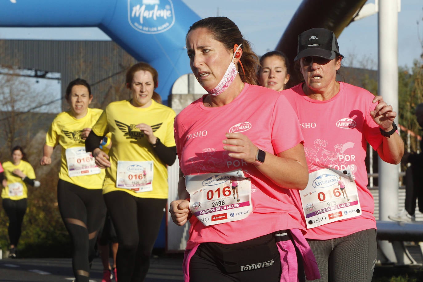 3.500 corredoras han participado este domingo en la Carrera de la Mujer celebrada en las calles de Gijón 