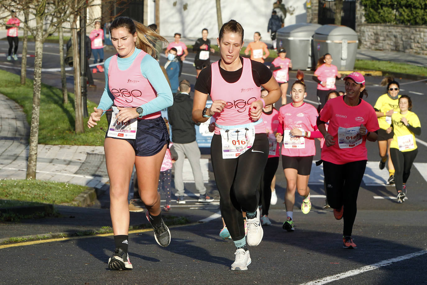 3.500 corredoras han participado este domingo en la Carrera de la Mujer celebrada en las calles de Gijón 