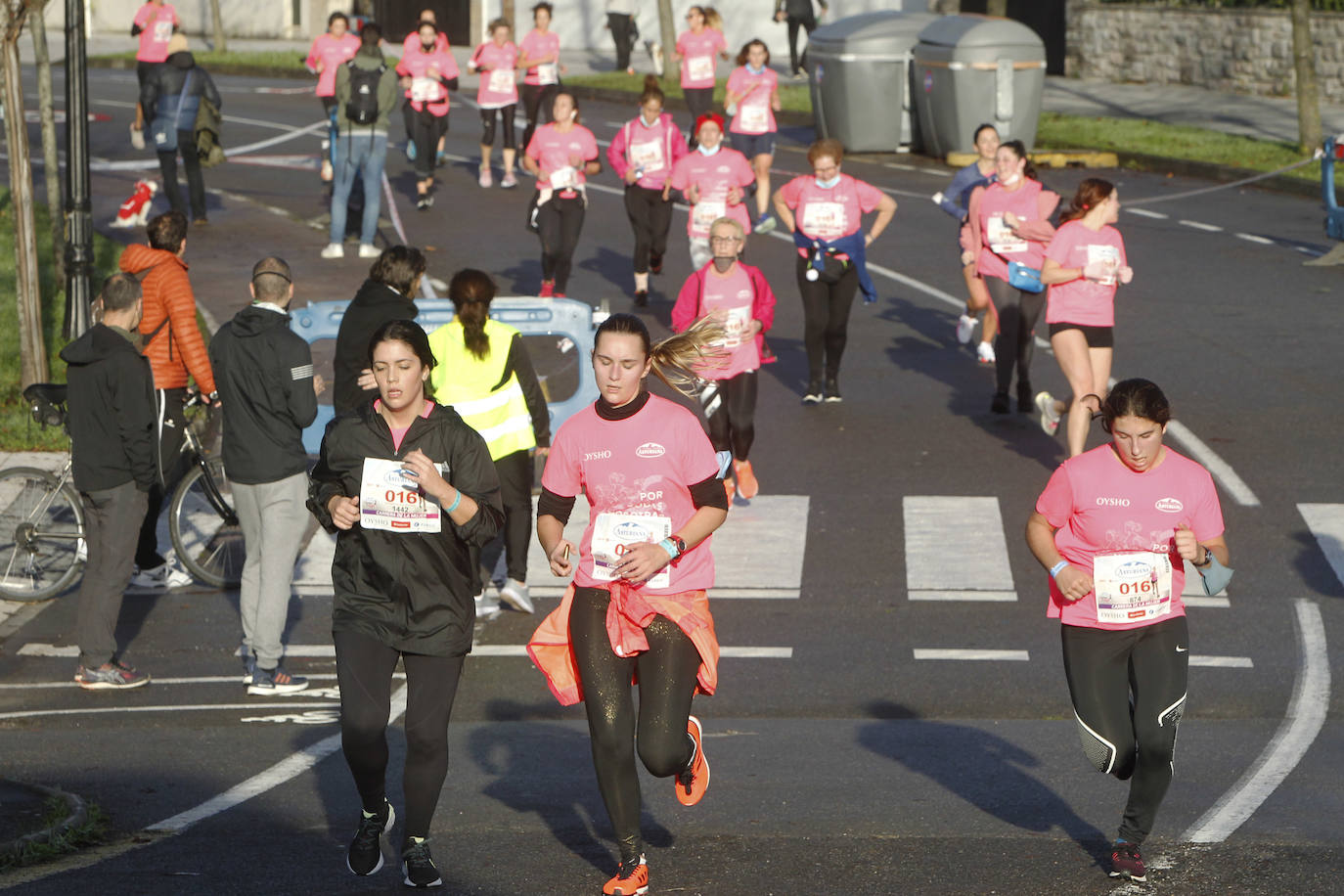 3.500 corredoras han participado este domingo en la Carrera de la Mujer celebrada en las calles de Gijón 