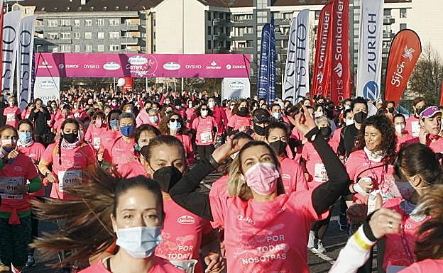 Participantes en la Carrera de la Mujer, en Gijón 