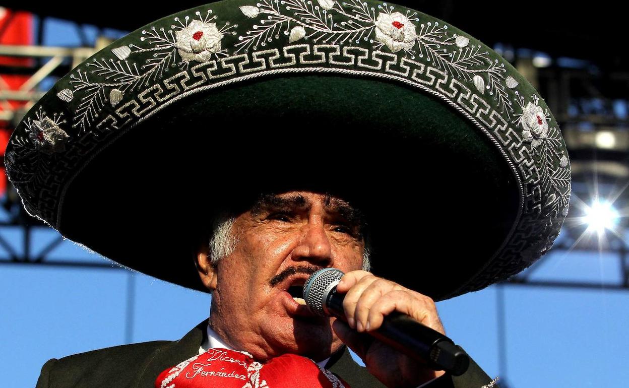 Vicente Fernández.