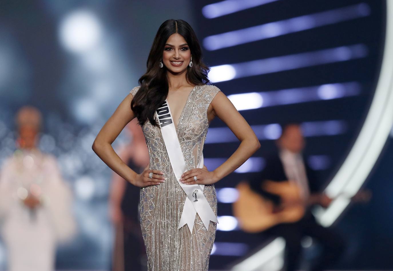 La india Harnaaz Sandhu ha sido coronada Miss Universo tras imponerse al resto de participantes en el certamen que elige a la mujer más bella del planeta. Por detrás de ella quedaron la paraguaya Nadia Ferreira, segunda, y la sudafricana Lalela Mswane, tercera. Estas son algunas de las imágenes de la gala en el Universe Arena de la la ciudad israelí de Eilat.