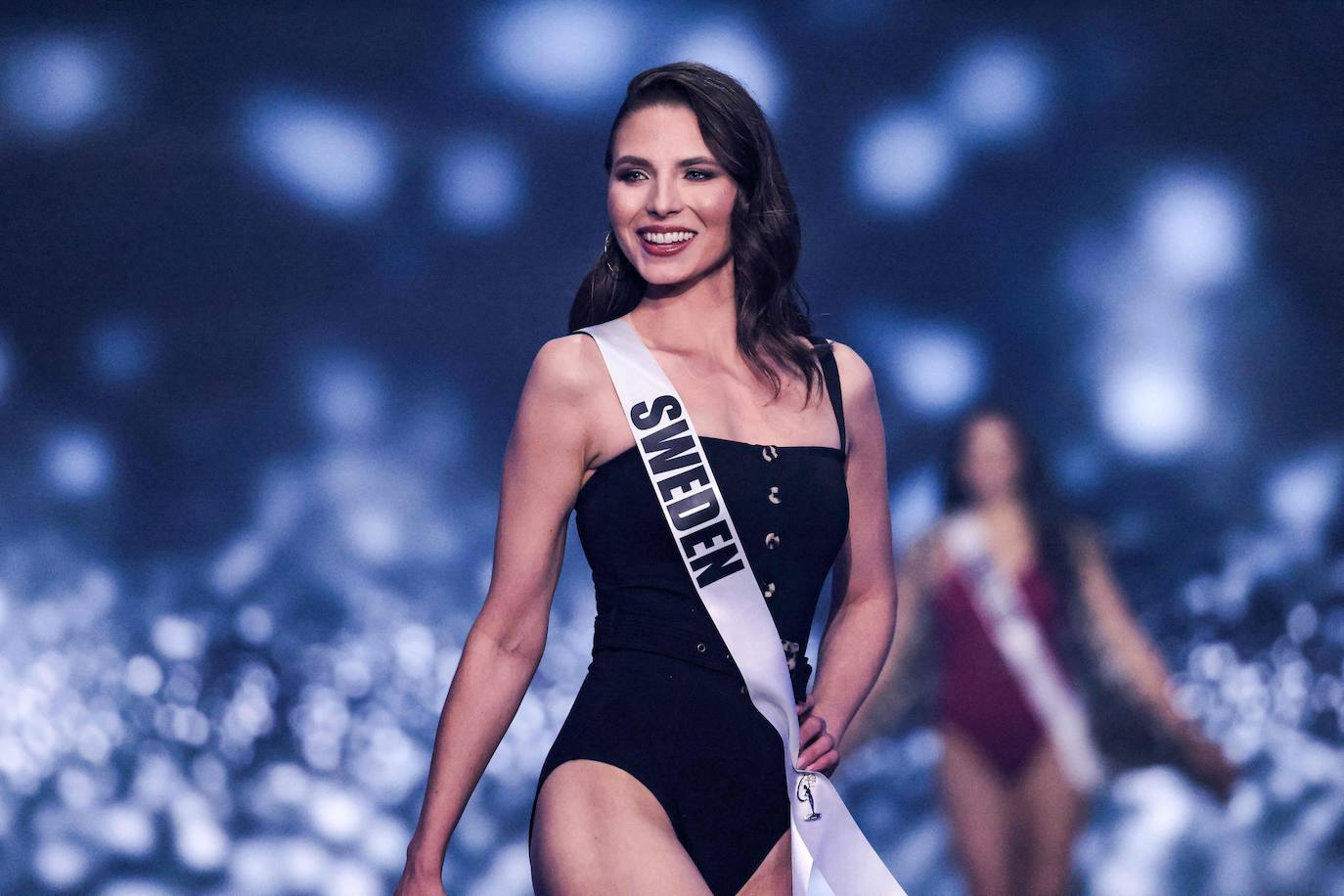 La india Harnaaz Sandhu ha sido coronada Miss Universo tras imponerse al resto de participantes en el certamen que elige a la mujer más bella del planeta. Por detrás de ella quedaron la paraguaya Nadia Ferreira, segunda, y la sudafricana Lalela Mswane, tercera. Estas son algunas de las imágenes de la gala en el Universe Arena de la la ciudad israelí de Eilat.