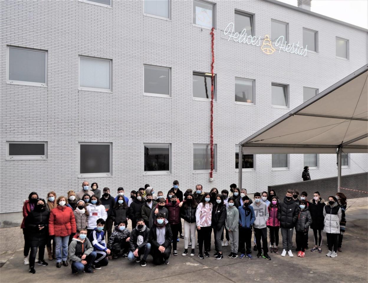 La iluminación instalada por los alumnos fue estrenada ayer. 