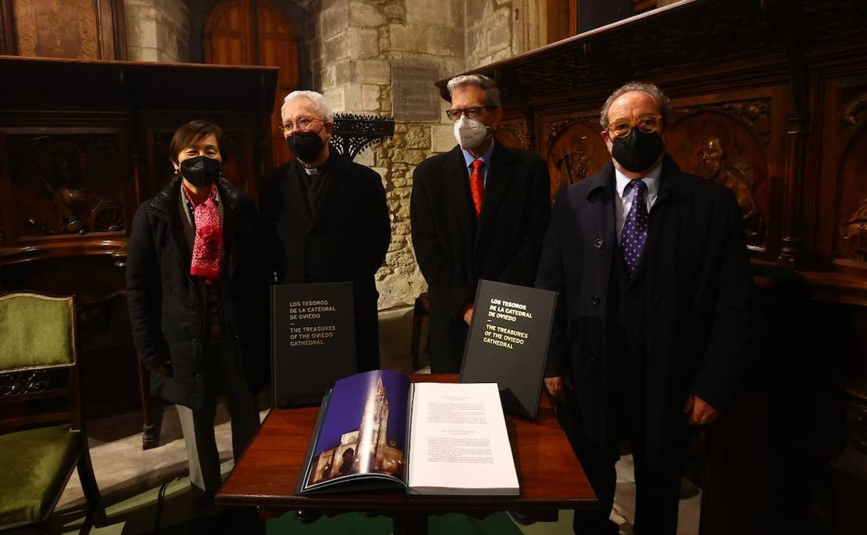 Presentación de la publicación 'Los tesoros de la Catedral de Oviedo'
