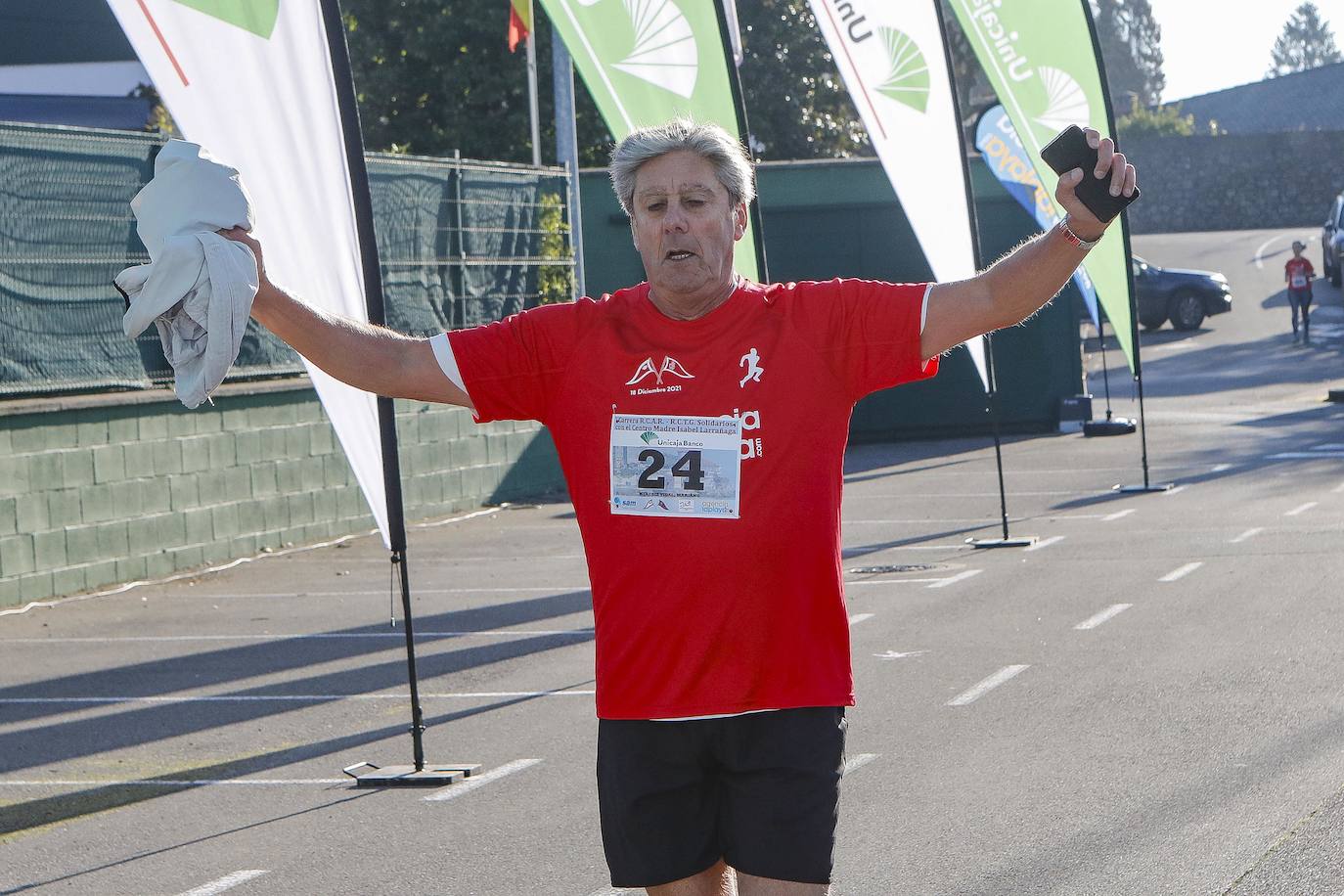 Fotos: Marcos Peón e Inés de Diego ganan la Carrera Solidaria Club de Regatas-Tenis