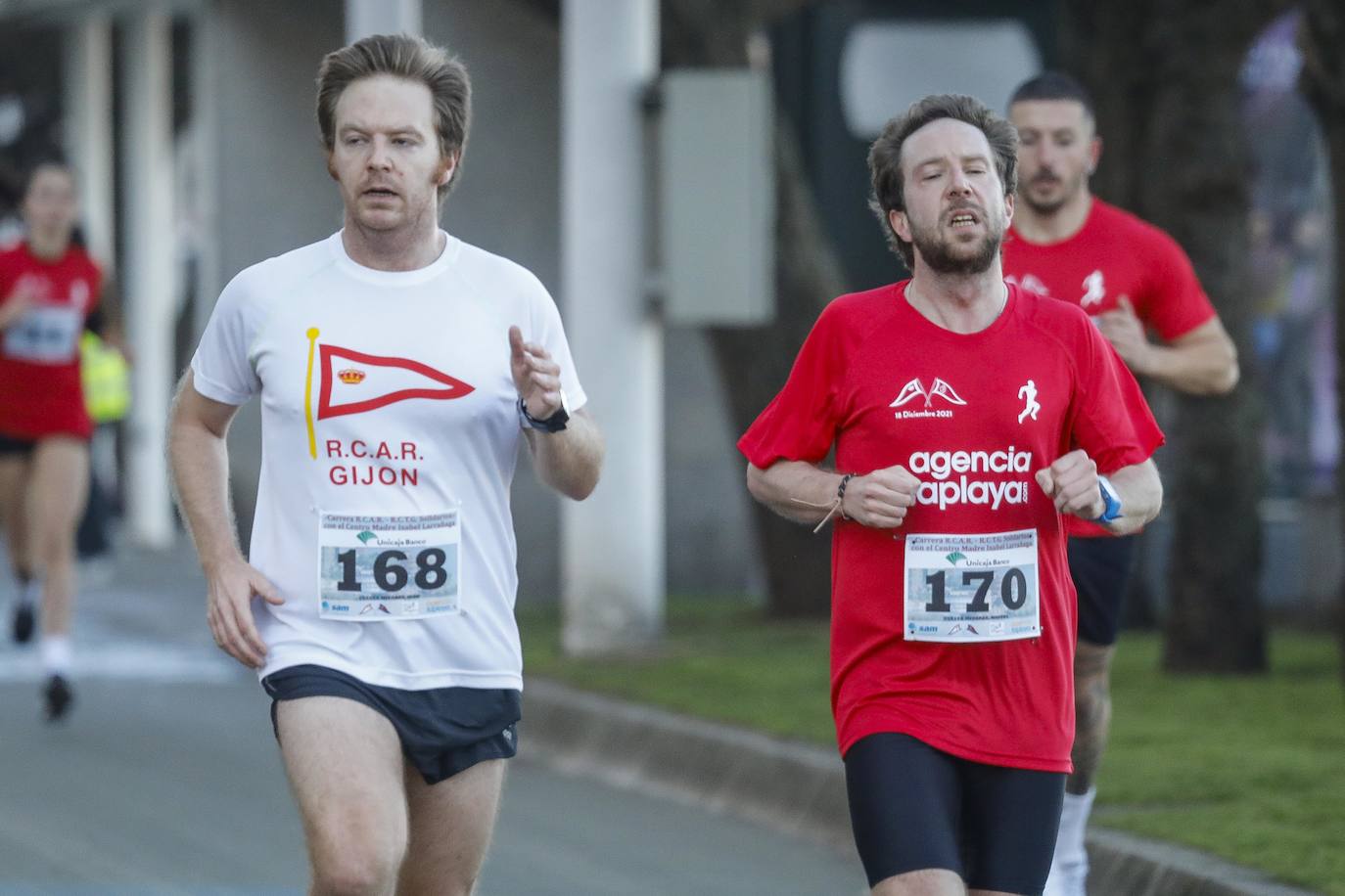 Fotos: Marcos Peón e Inés de Diego ganan la Carrera Solidaria Club de Regatas-Tenis