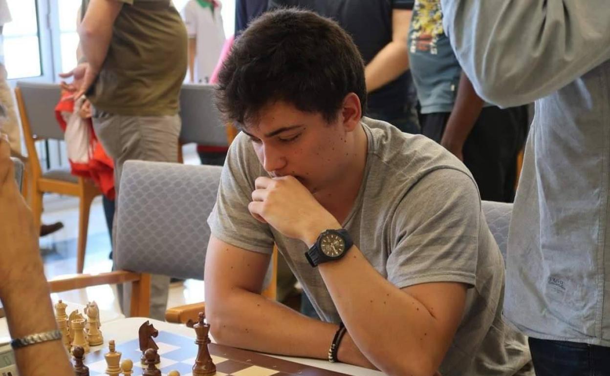 El maestro internacional gijonés Carlos Suárez. 