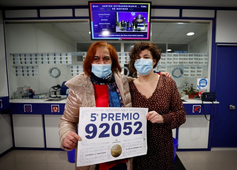 Los quintos premios 92052, 70316, 26771, 24198, 69457, 89053, 34345, 89109 (6.000 euros al décimo) han estado repartidos y entre otros lugares, ha tocado en Avilés, Corvera y Vegadeo.