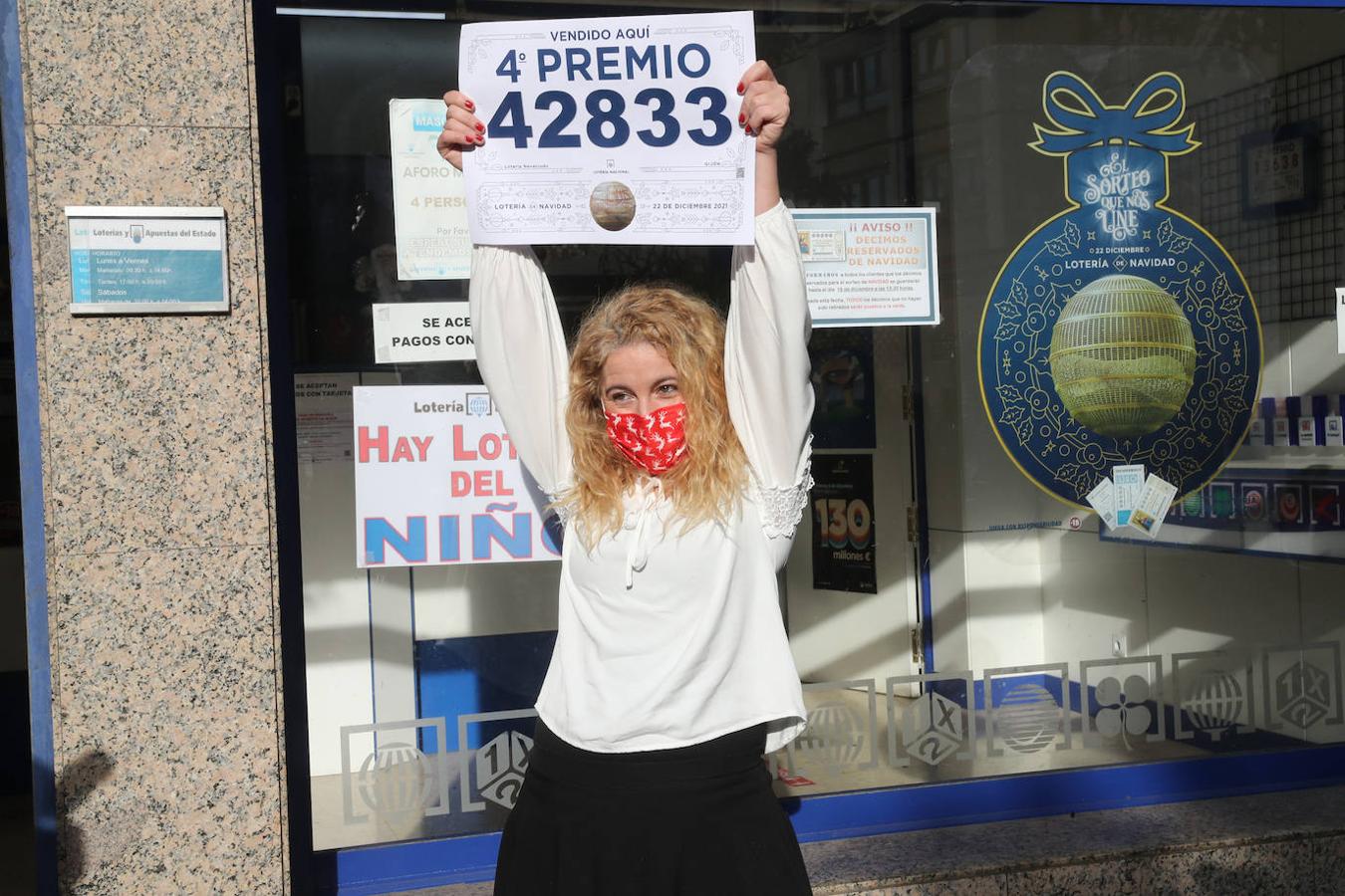 En la calle Valentín Masip, Oviedo, en la Administración Número 8, se repartieron 10 décimos del cuarto premio 42833.