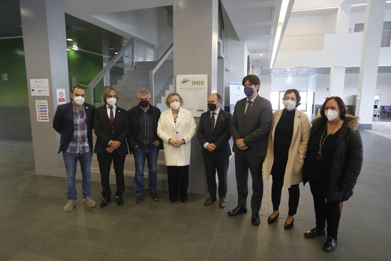 El consejero de Ciencia, Innovación y Universidad, Borja Sánchez, visitó este miércoles el nuevo Instituto Mixto de Investigación en Biodiversidad, el IMIB, una unidad mixta en el campus de Mieres.