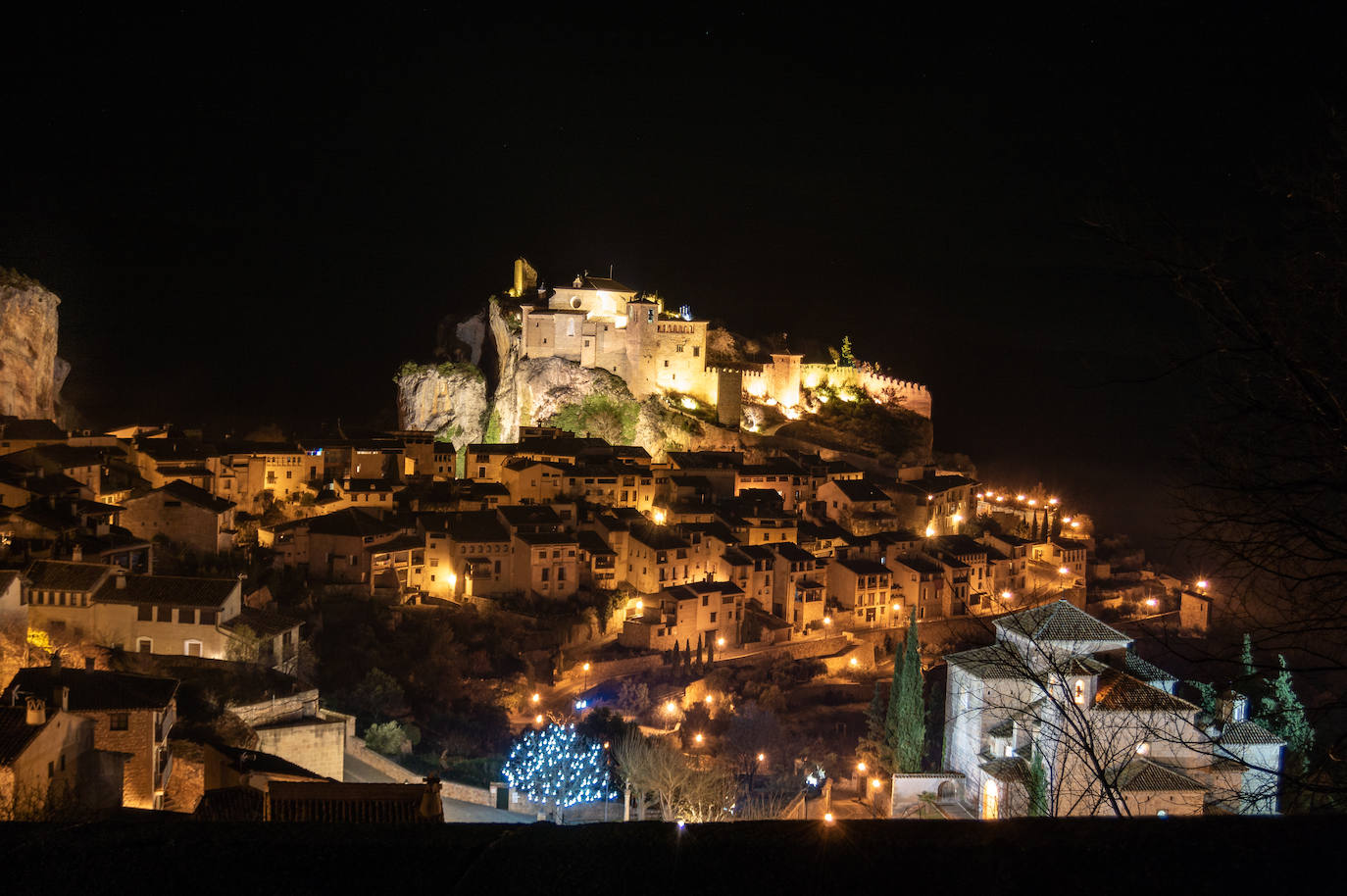 Septiembre: Castillo de Alquézar (Huesca) | De la fortaleza románica original quedan en dos de los lienzos de la torre cuadrangular, una iglesia de planta cuadrada y la torre albarrana. Se trata de un conjunto religioso-militar que surgió como fortaleza musulmana en la época del caudillo Jalaf-Ibn-Asad. 