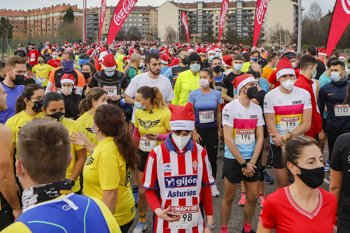 2.500 personas se han dado cita este 24 de diciembre en Gijón para participar en la Carrera Popular de Nochebuena. Beatriz Álvarez (Valencia Atletismo) y Moha Bakkali (Real Sociedad) se hicieron con el triunfo en la prueba absoluta. 