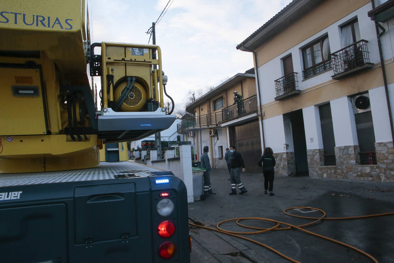 Fotos: El fuego arrasa con la sala de máquinas del Llagar Sidra Fanjul